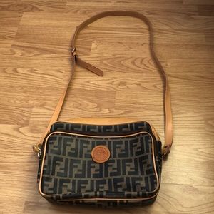 Vintage Fendi Roma cross body purse
